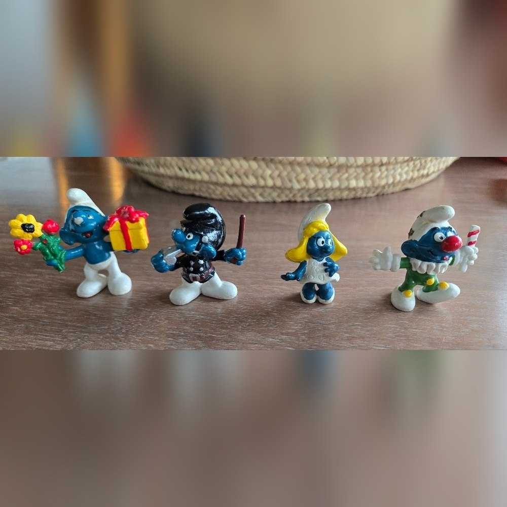 Smurfs Vintage Lot PVC Toy Figurine 1980 Schleich Peyo Clown Collect Nostalgia